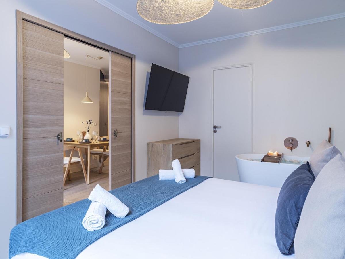 The Blue Suite On Champs Elysees Avenue Paris Exterior photo