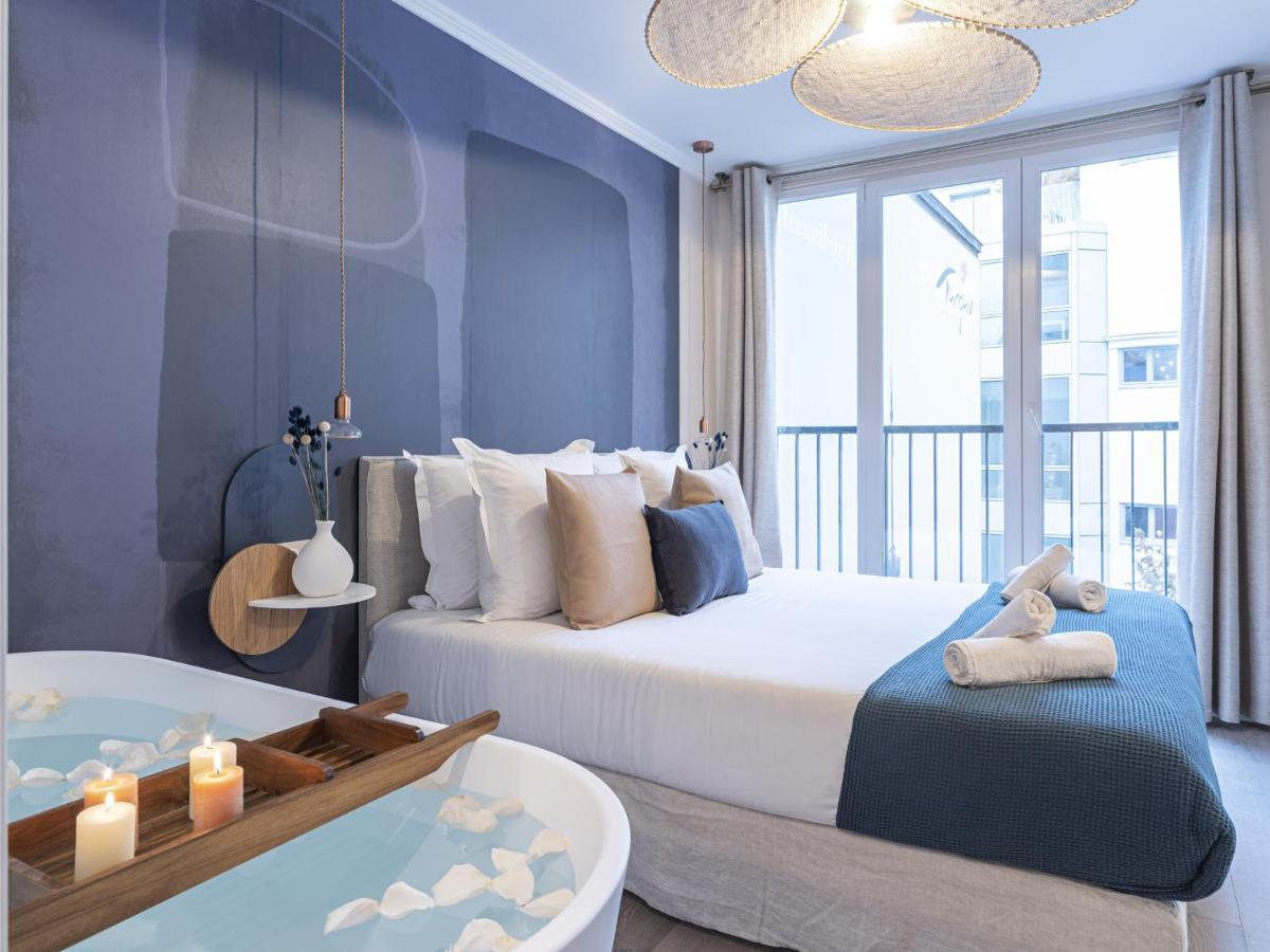 The Blue Suite On Champs Elysees Avenue Paris Exterior photo
