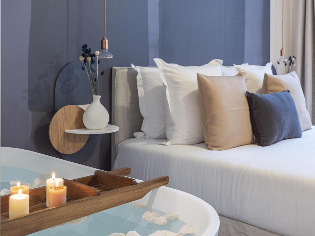 The Blue Suite On Champs Elysees Avenue Paris Exterior photo