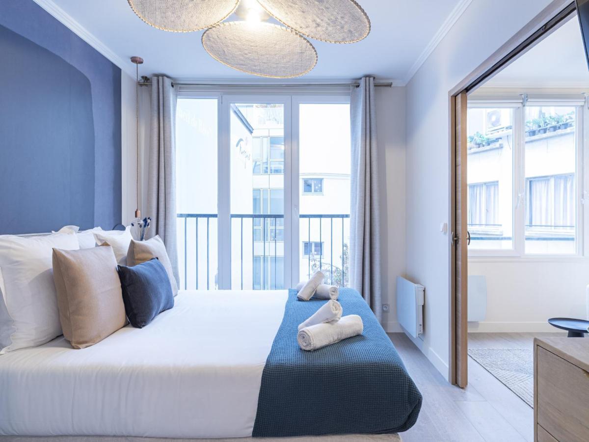 The Blue Suite On Champs Elysees Avenue Paris Exterior photo