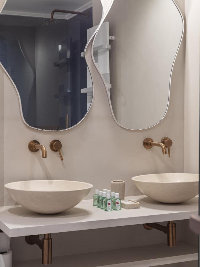 The Blue Suite On Champs Elysees Avenue Paris Exterior photo