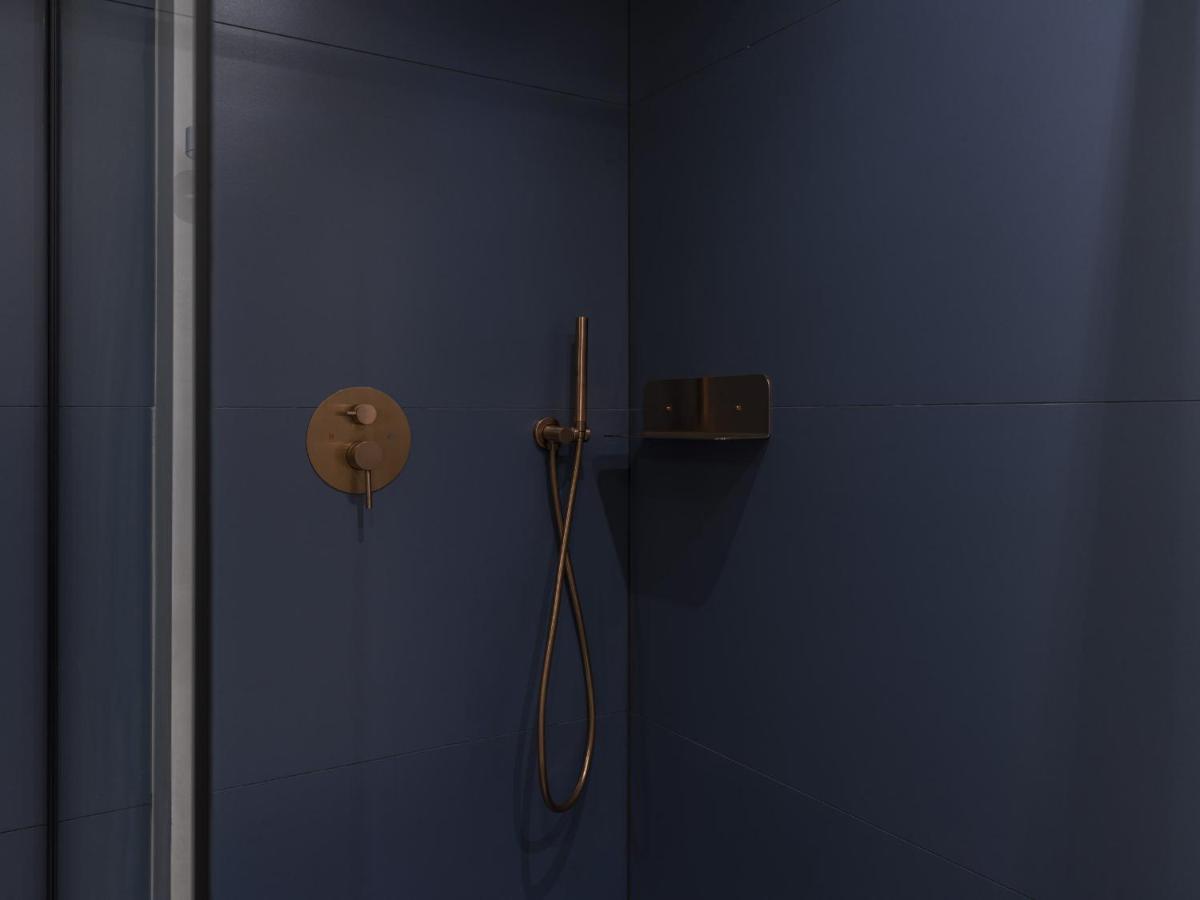 The Blue Suite On Champs Elysees Avenue Paris Exterior photo